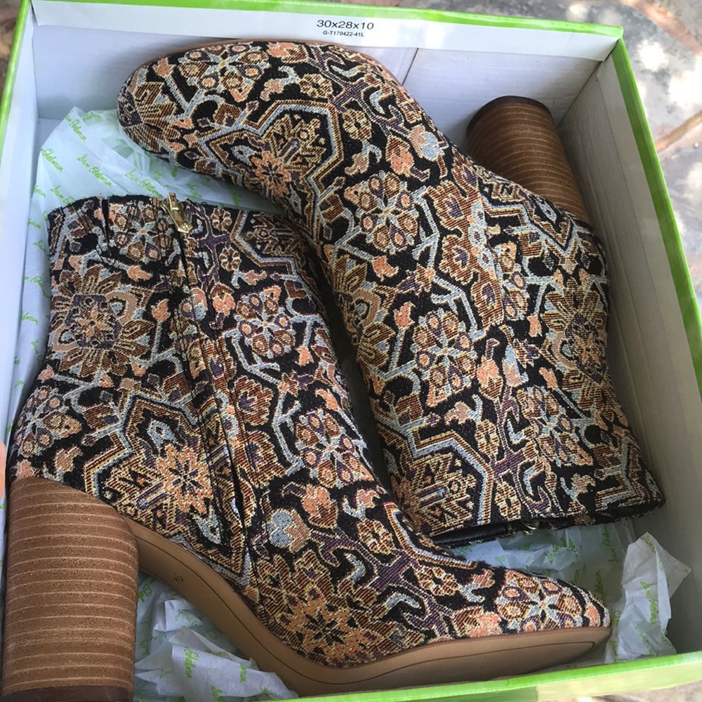 Statement booties!
